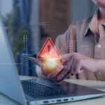 Cybersecurity Internet cybercrime Hacker pracujący na komputerze Kompromis informacji